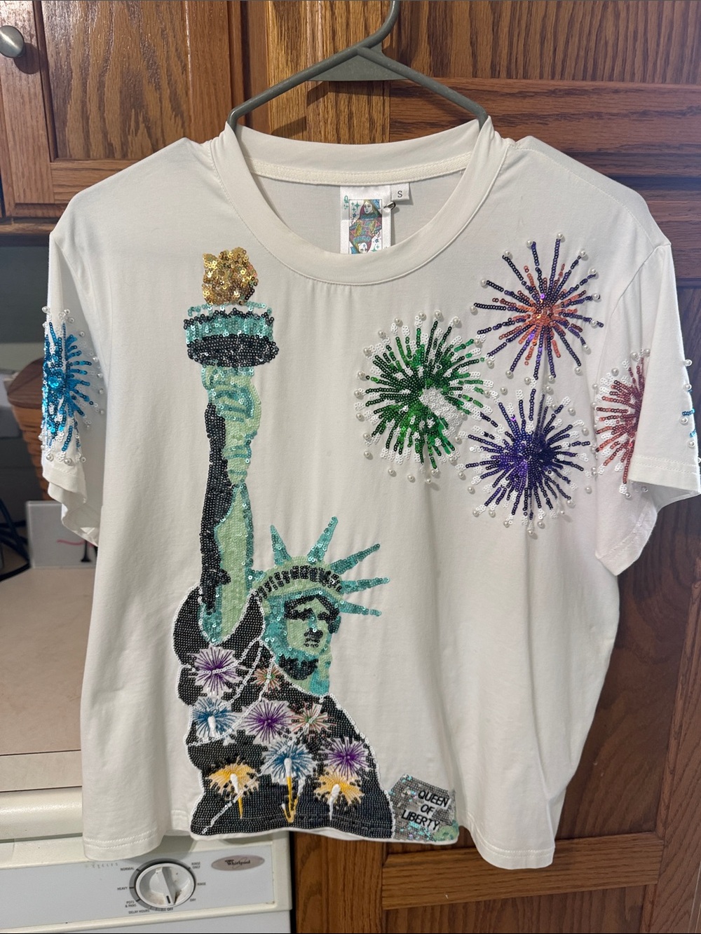 QUEEN OF SPARKLES White Sequin Statue of Liberty Fireworks Tee